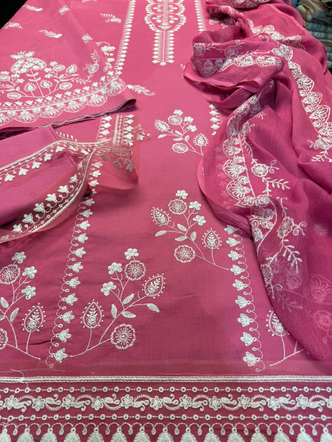 SUMMER COLLECTION - Lawn 3PC Embroidered